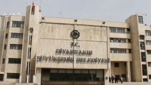 Diyarbakırda mimari facia! Kayyumun yaptırdığı heykeller alay konusu oldu