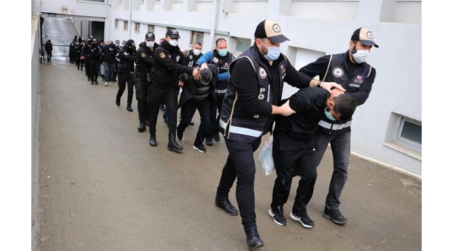 Kendilerini savcı ve polis olarak tanıtıp vurgun yapan çetenin iddianamesi tamamlandı