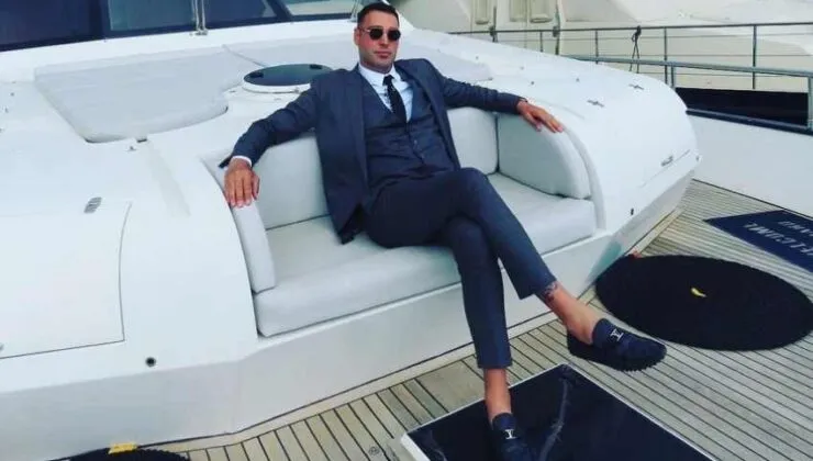 Fetöcü olduğu iddia edilen Kırmıuzı Bültenle aranan Yaşam Ayavefe Yunanistan vatandaşı oldu!