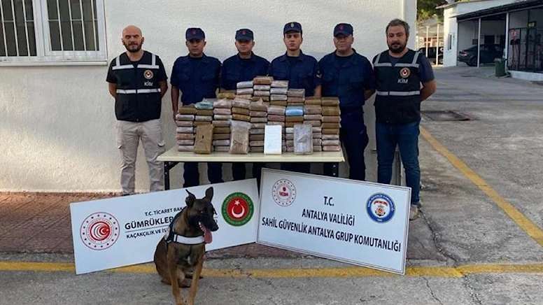 Antalya'da gemide 183 kilo kokain ele geçirildi