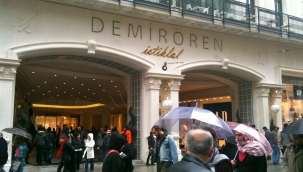 Demirören'in İstiklal'deki AVM'si de Denizbank'ın oldu!