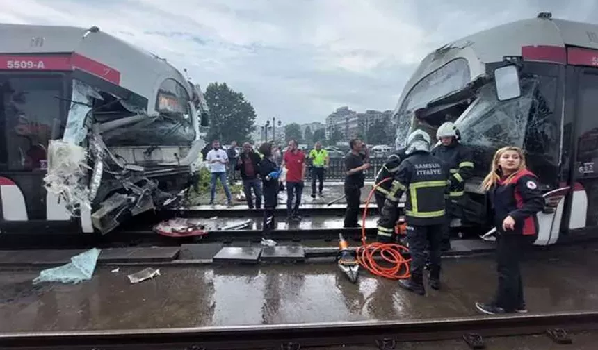 İki tramvay kafa kafaya çarpıştı: 1'i ağır çok sayıda yaralı var