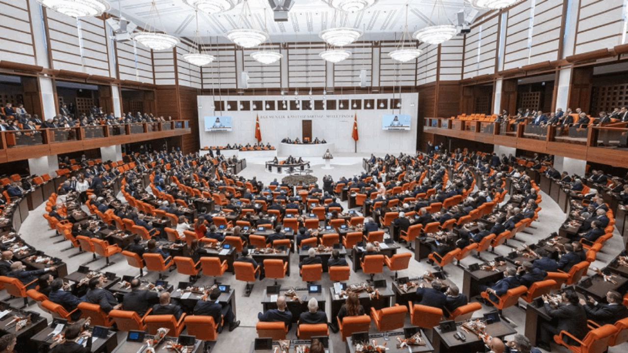 Meclis tarihi zamlar için olağanüstü toplandı: CHP'nin önergesi reddedildi: AKP ve MHP 'tatile devam' dedi