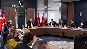 Sözcü yazarı Zeyrek: CHP yönetimi seçmenini her koşulda tıpış tıpış gidip oy verecek insanlar gibi gördüğü sürece Erdoğan ve ekibi aklımızla daha çok dalga geçer