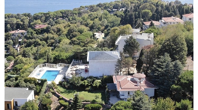 Boğaz'da al gülüm ver gülüm! CHP'li İBB Başkanı Ekrem İmamoğlu göz yumdu Halk TV patronu kaçak inşaata beton attı. 