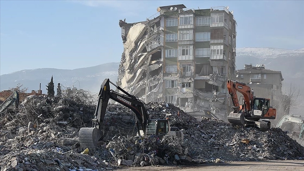 CHP'den depremin yıl dönümünde 81 ilde anma töreni