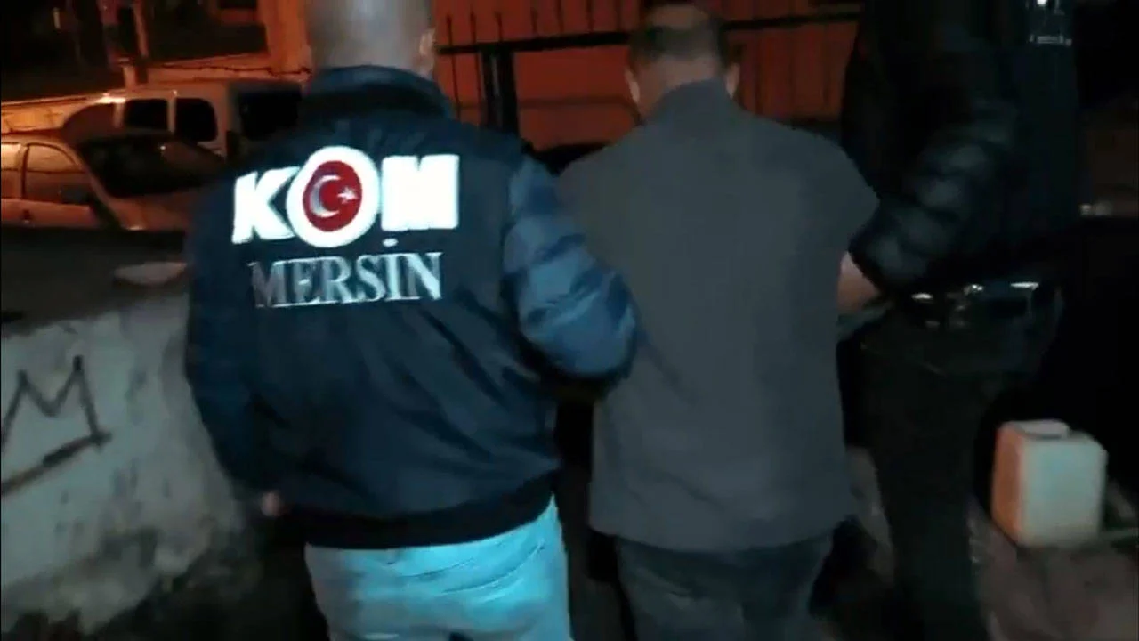 Mersin Gümrük İdaresi'ne operasyon: Kamu görevlileri dahil 114 gözaltı