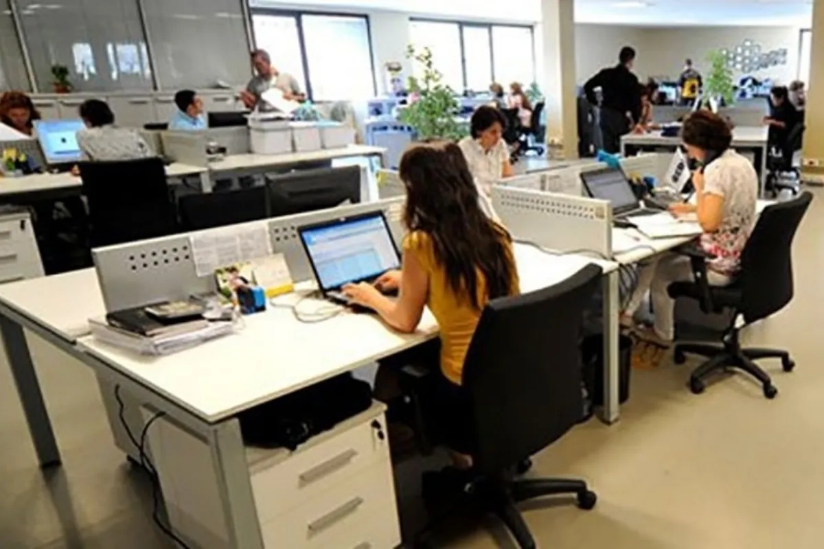 Devlet memurluğuna 35 yaş sınırı getirilmesini de içeren torba kanun teklifi TBMM'ye sunuldu