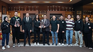 İstanbul Aydın Üniversitesi Rektörü Prof. Dr. İbrahim Hakkı Aydın'dan Şampiyon Sporculara Tam Destek