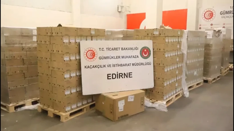Kapıkule'de Büyük Operasyon! TIR'dan Yaklaşık 10 Milyon Liralık Kaçak Ürün Ele Geçirildi